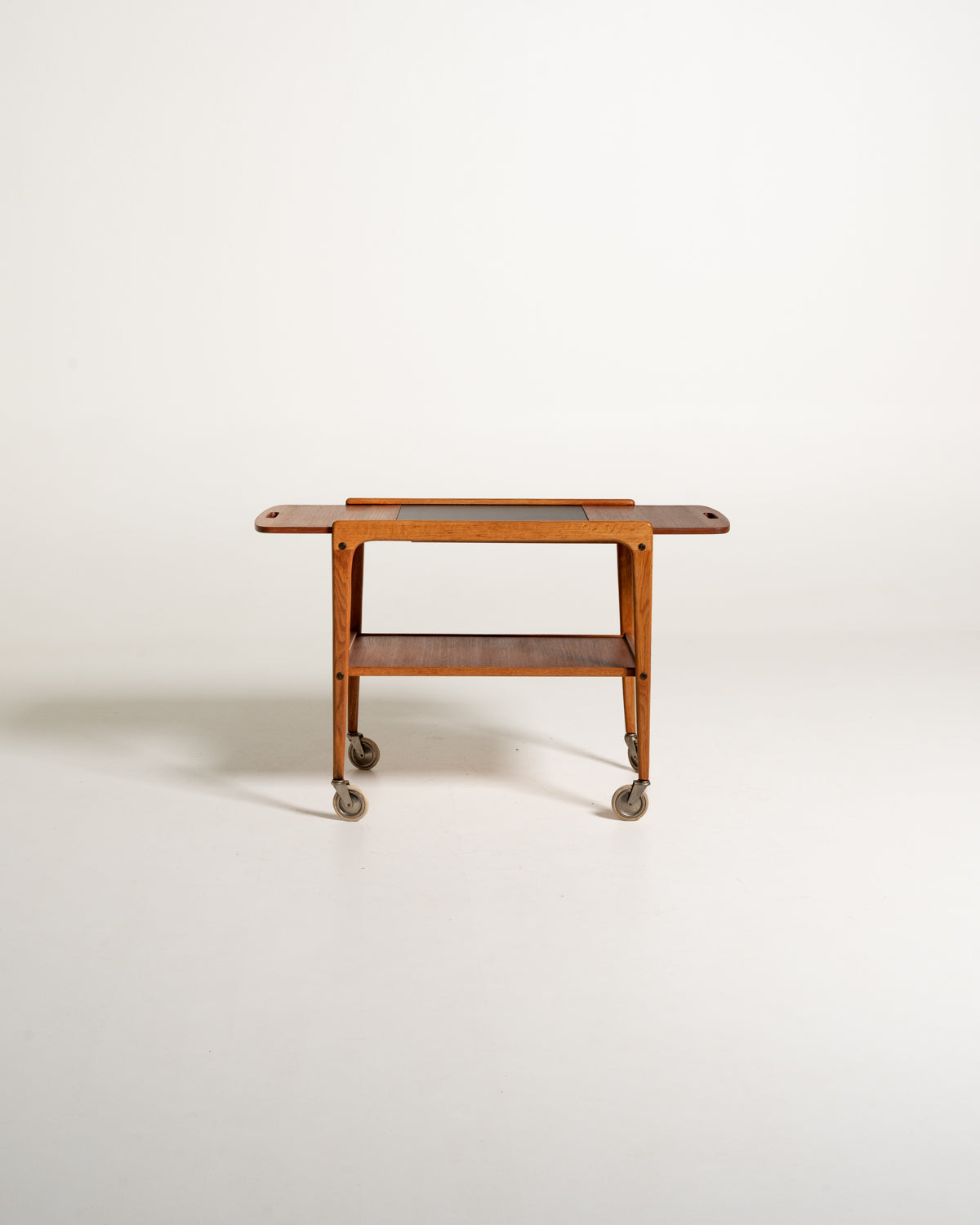 Carrello "Thea" di Yngve Ekström in rovere e teak, anni 60