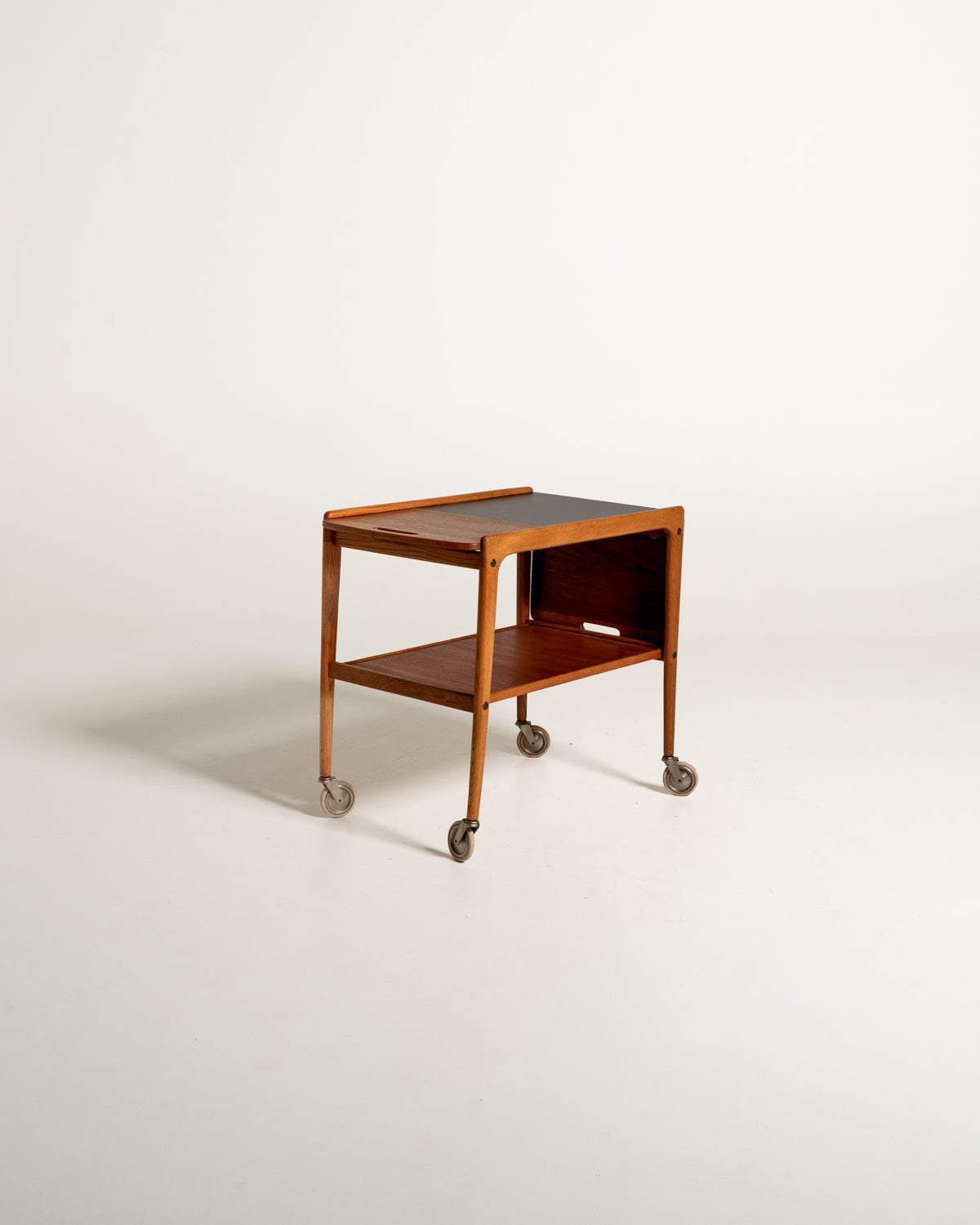 Carrello "Thea" di Yngve Ekström in rovere e teak, anni 60