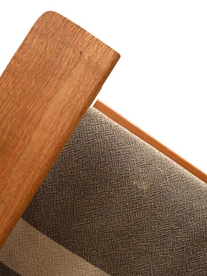 Poltrona GE 375 di Hans Wegner con poggiapiedi 6