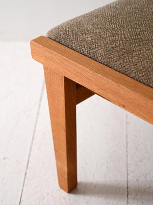 Poltrona GE 375 di Hans Wegner con poggiapiedi 11