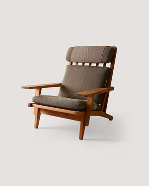 Poltrona GE 375 di Hans Wegner per Getama