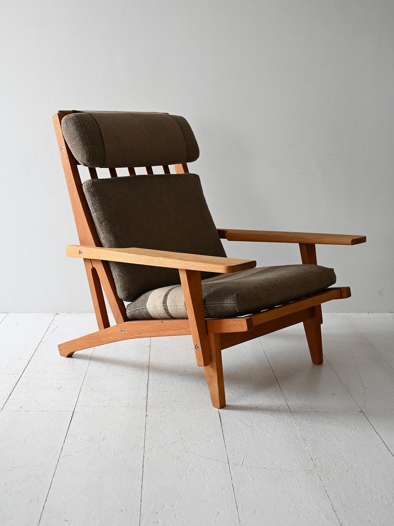 Poltrona GE 375 di Hans Wegner per Getama 1