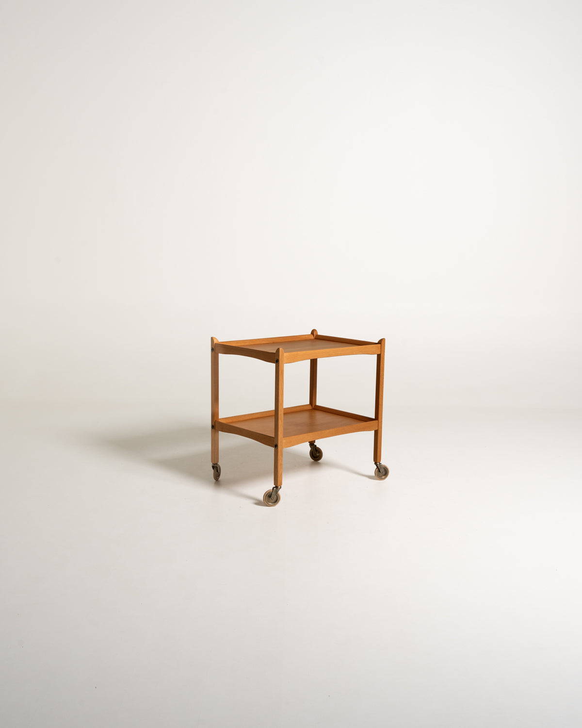 Carrello rettangolare scandinavo in rovere anni '60