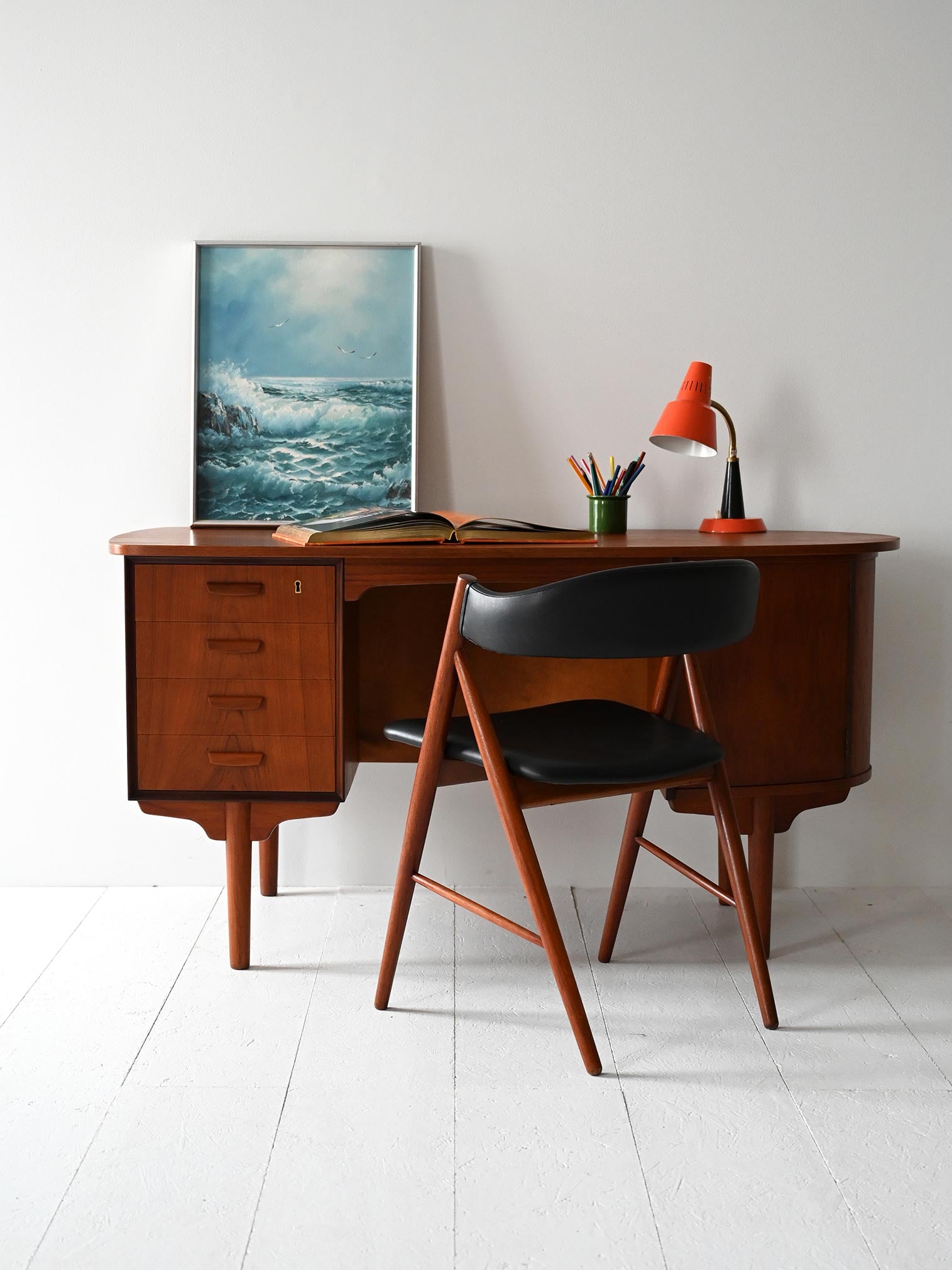 Scrivania ovale in teak anni ’60