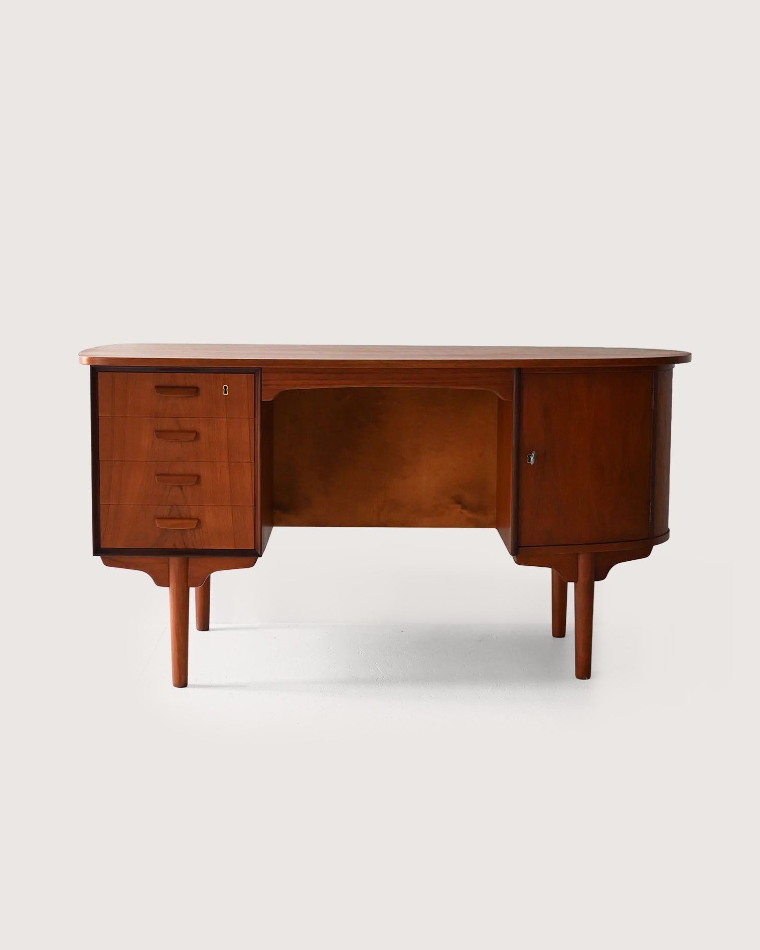 Scrivania ovale in teak anni ’60