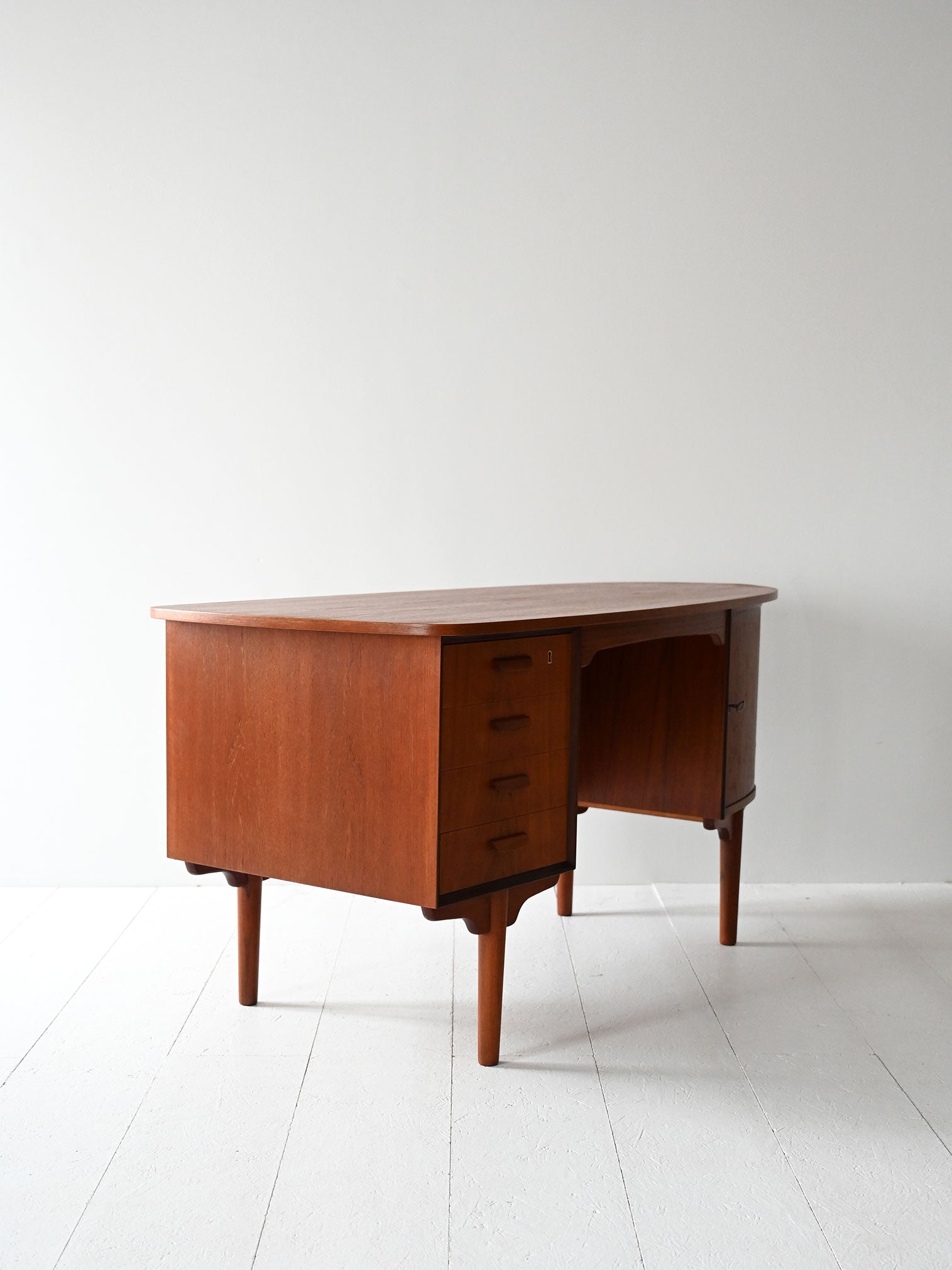 Scrivania ovale in teak anni ’60 3