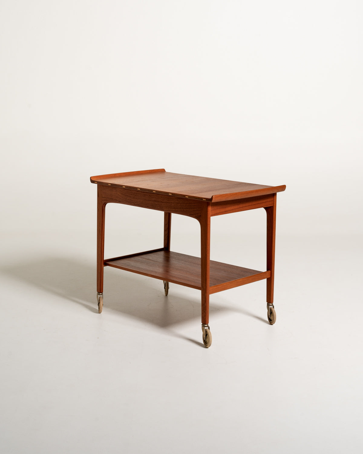 Carrello in teak di Yngvar Sandström per Seffle