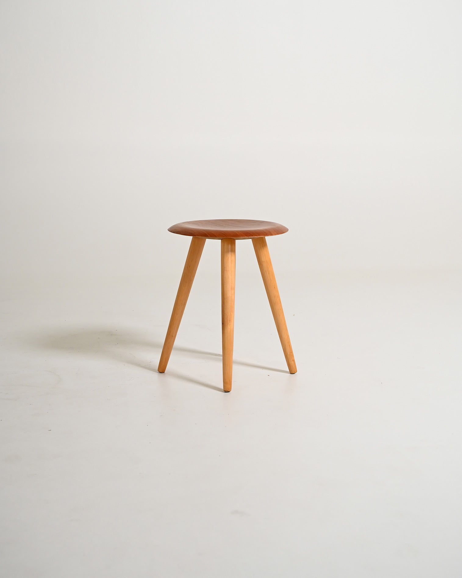 Sgabello scandinavo con seduta rotonda, anni '50/'60