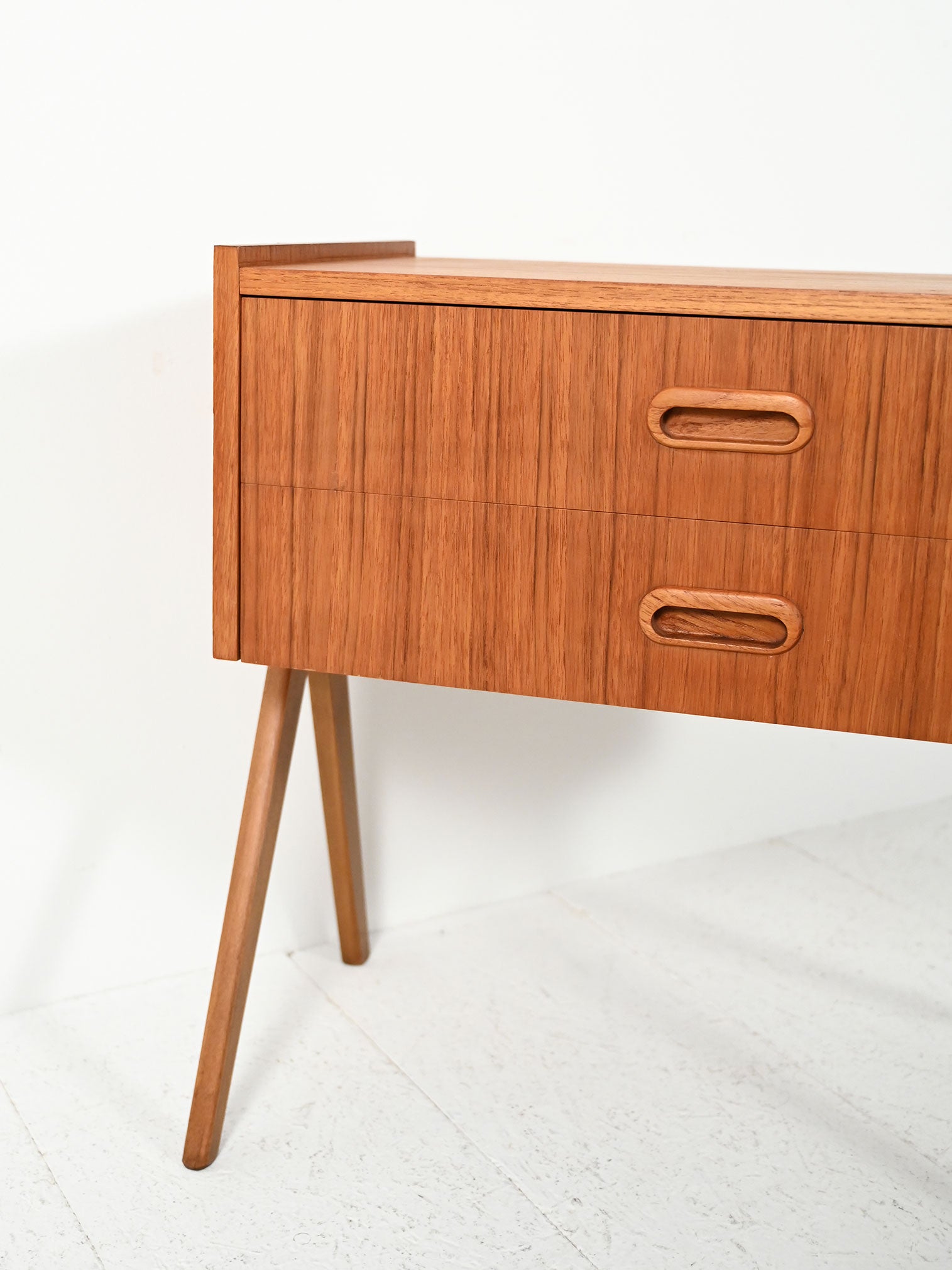 Comodino scandinavo in teak con due cassetti, anni Sessanta 4