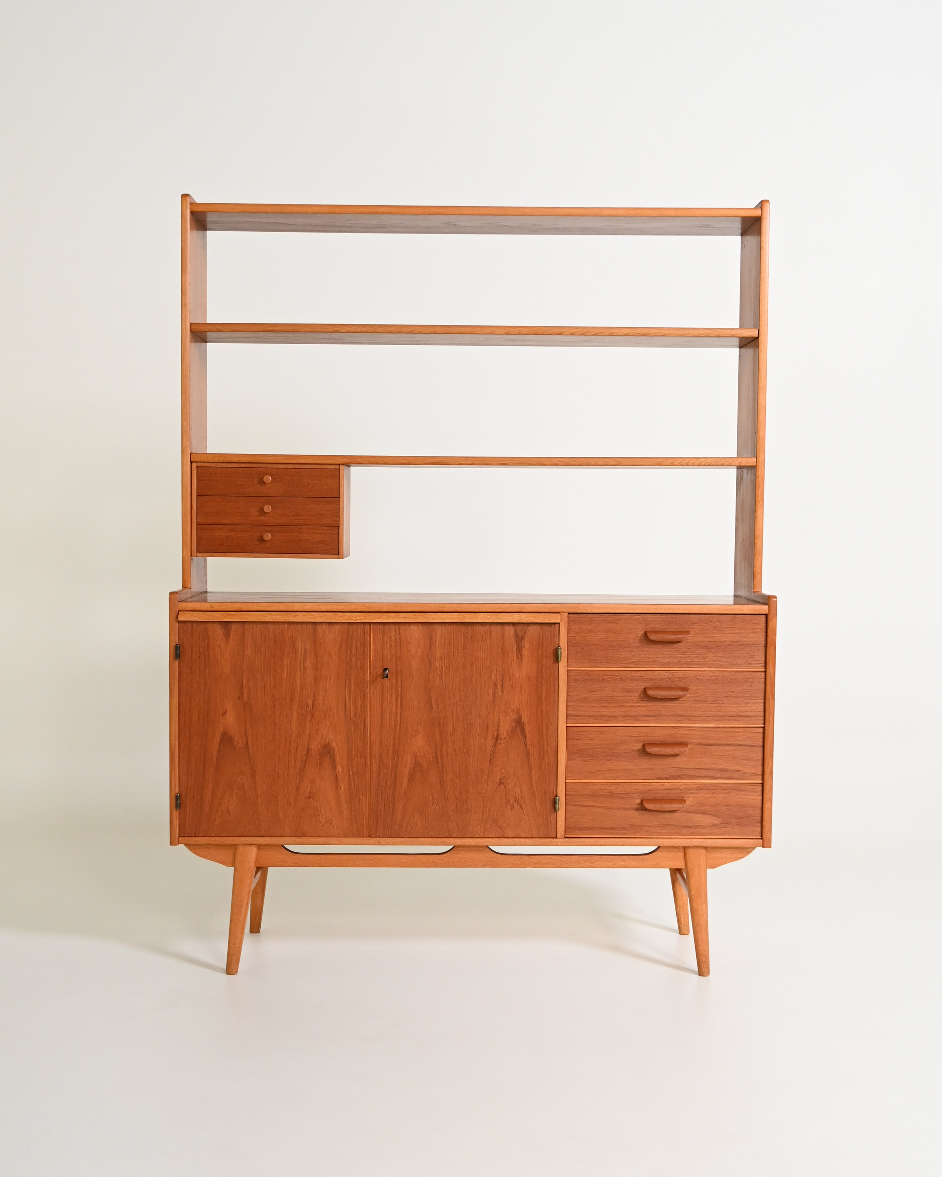 Libreria scandinava con con cabinet, anni '60