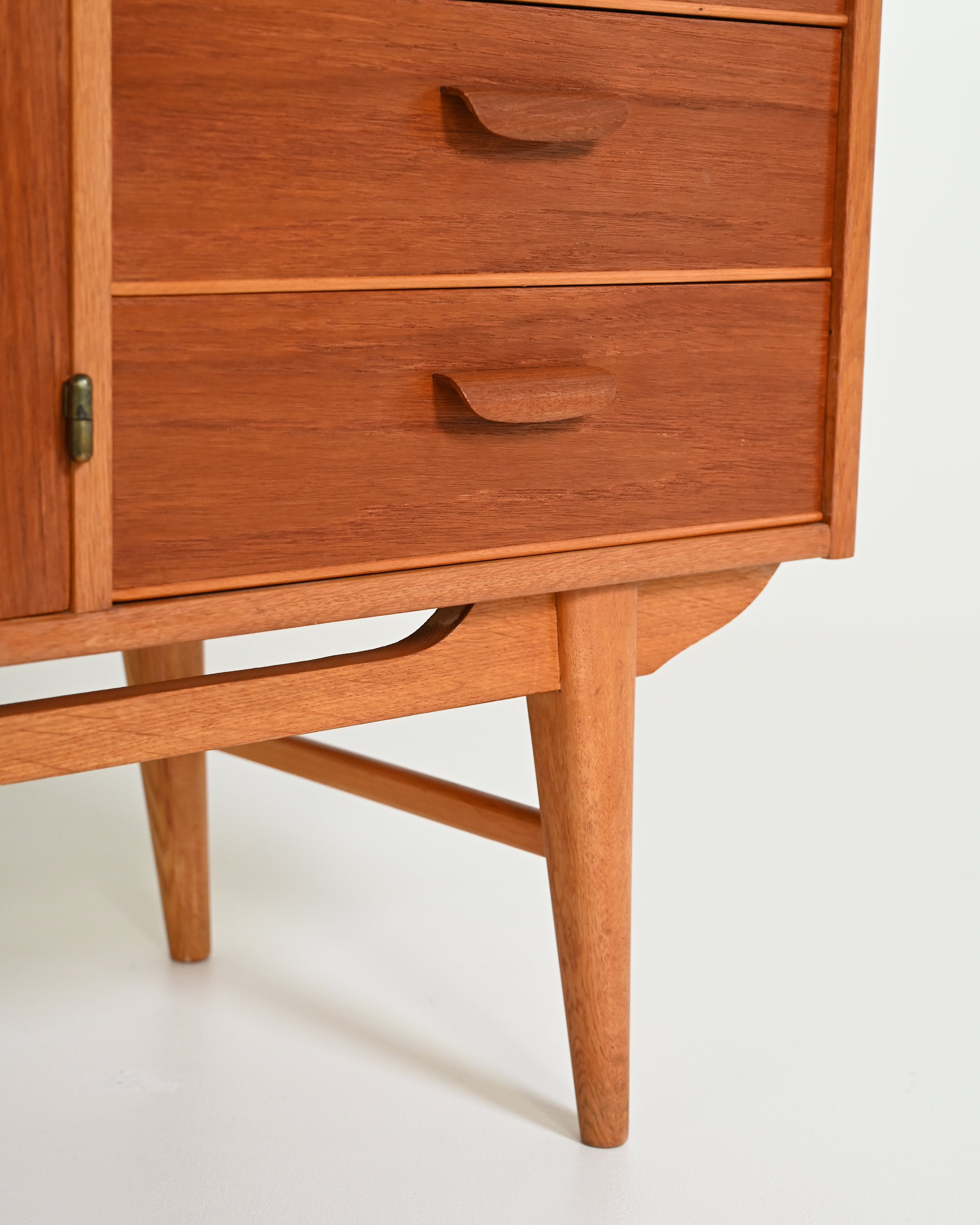 Libreria scandinava con con cabinet, anni '60