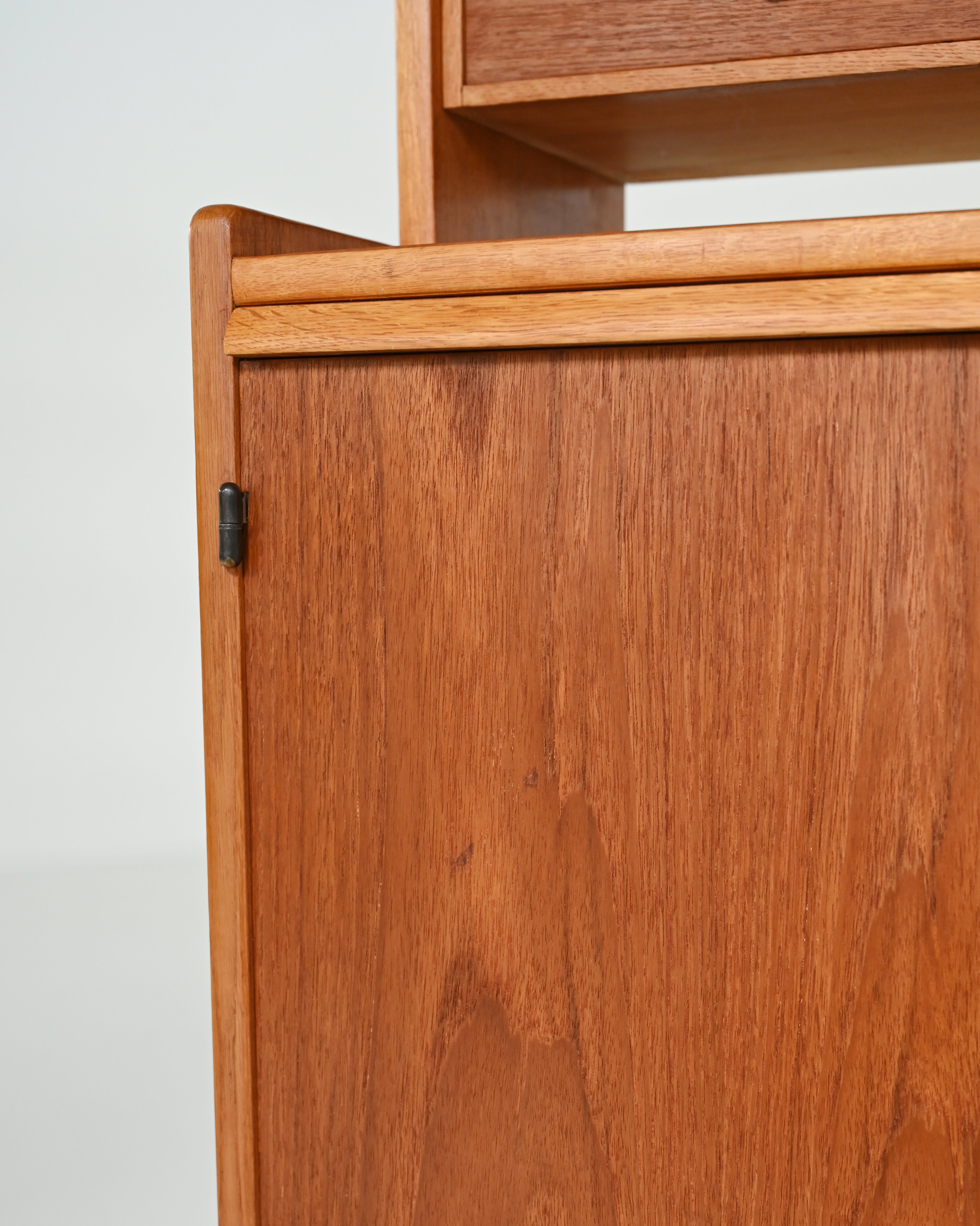 Libreria scandinava con con cabinet, anni '60