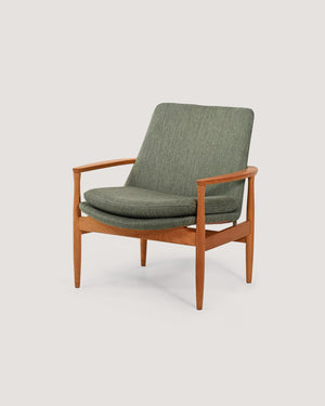 Poltrona scandinava in rovere e lana verde salvia