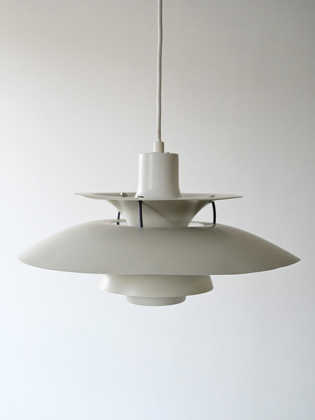 Lampada a sospensione ‘PH5’ di Poul Henningsen per Louis Poulsen