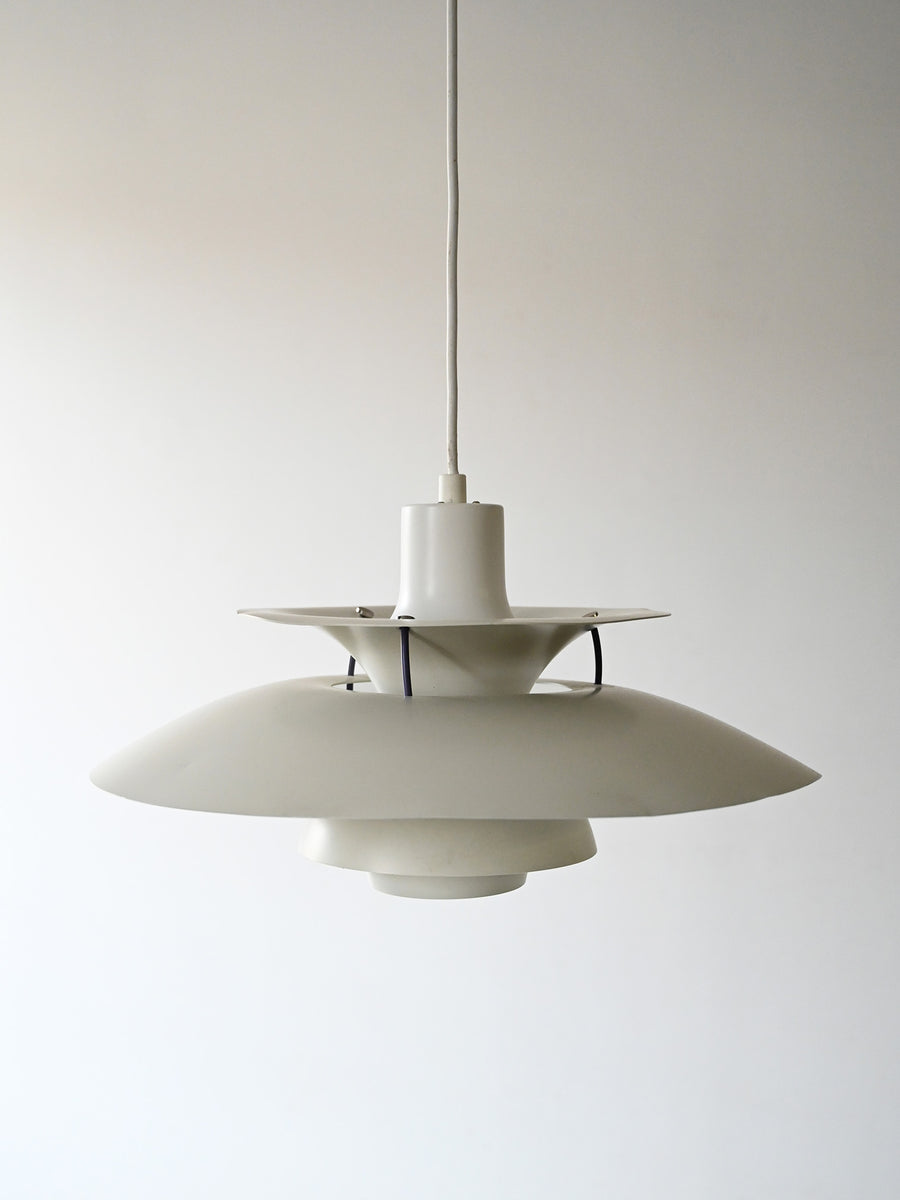 Lampada a sospensione ‘PH5’ di Poul Henningsen per Louis Poulsen
