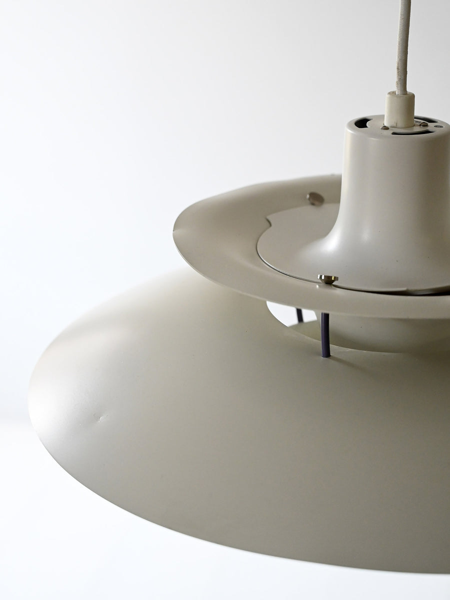 Lampada a sospensione ‘PH5’ di Poul Henningsen per Louis Poulsen