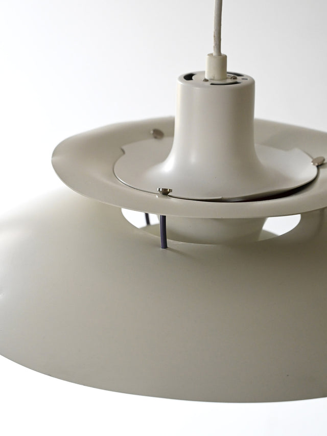 Lampada a sospensione ‘PH5’ di Poul Henningsen per Louis Poulsen