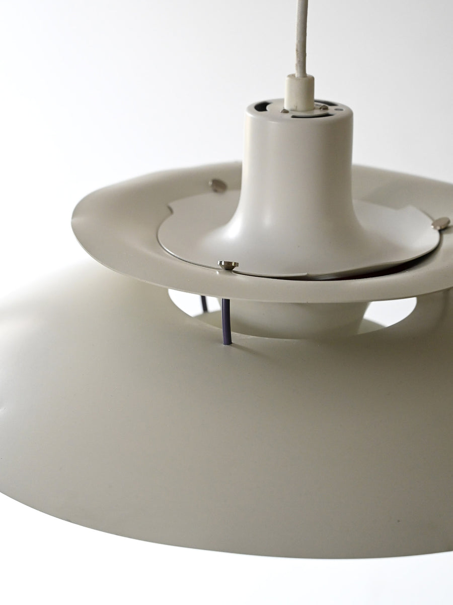 Lampada a sospensione ‘PH5’ di Poul Henningsen per Louis Poulsen