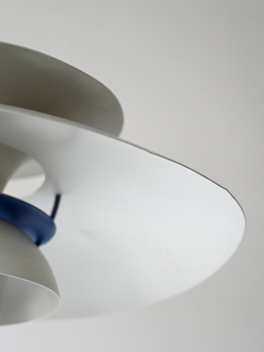 Lampada a sospensione ‘PH5’ di Poul Henningsen per Louis Poulsen