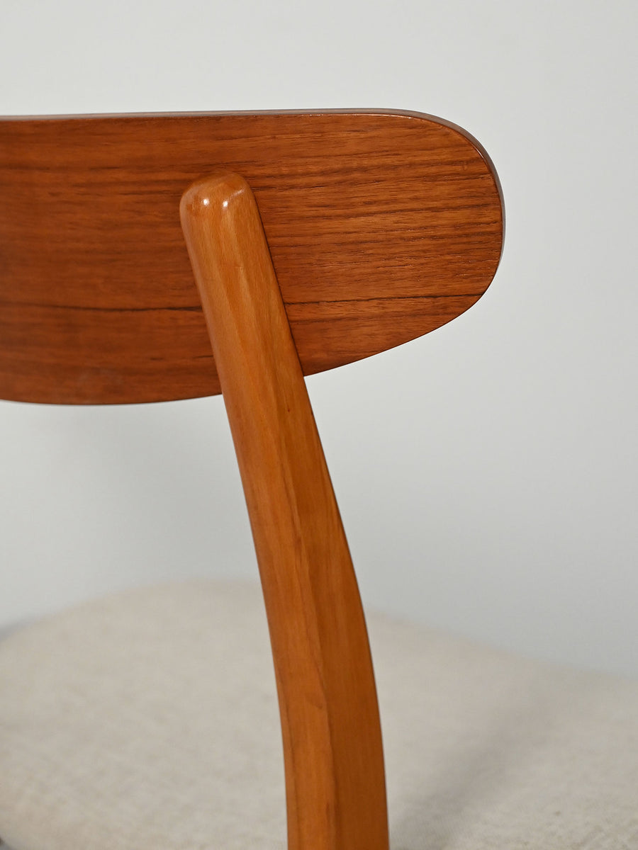 Coppia di sedie scandinave vintage con schienale a mezzaluna