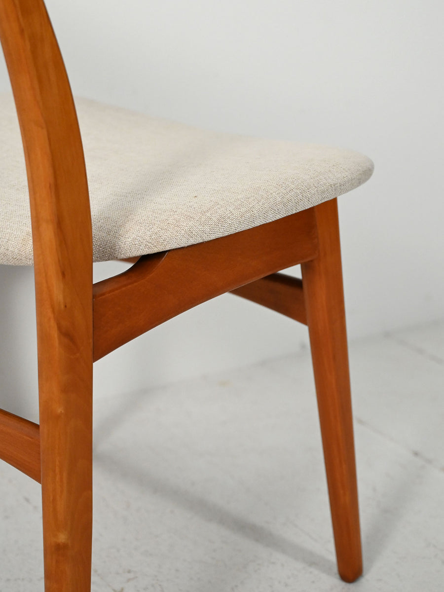 Coppia di sedie scandinave vintage con schienale a mezzaluna