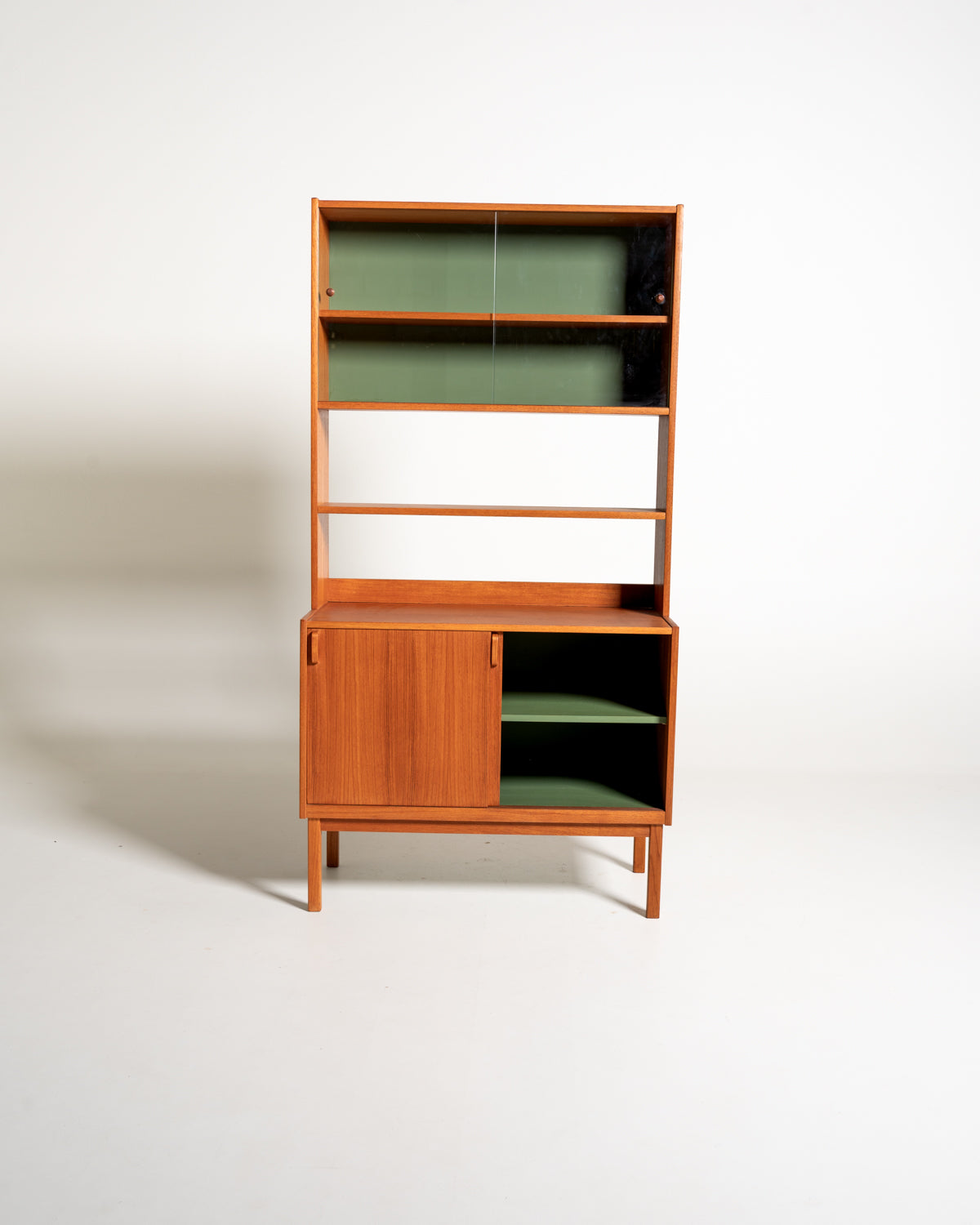 Libreria di Bertil Fridhagen con vetrinetta, anni ’60