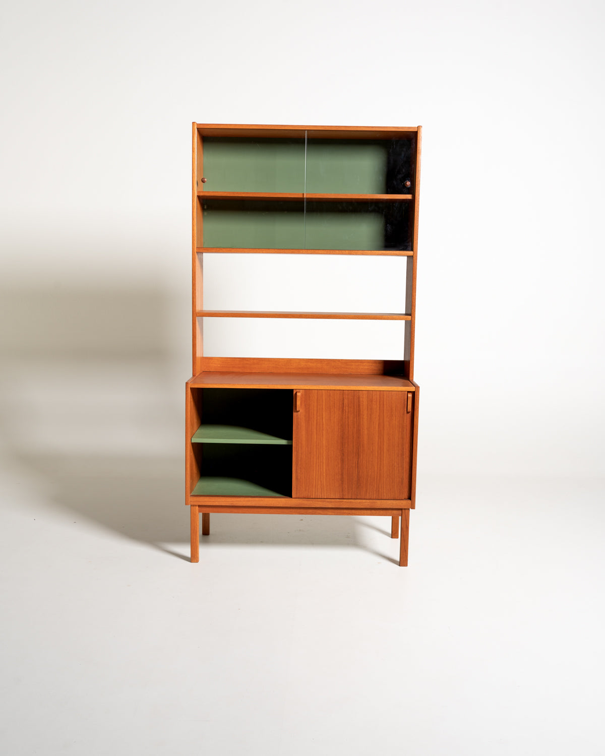 Libreria di Bertil Fridhagen con vetrinetta, anni ’60