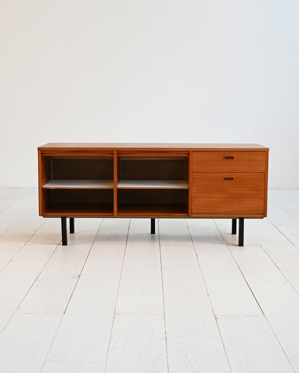 Sideboard scandinavo in teak con ante a serranda, anni ’60