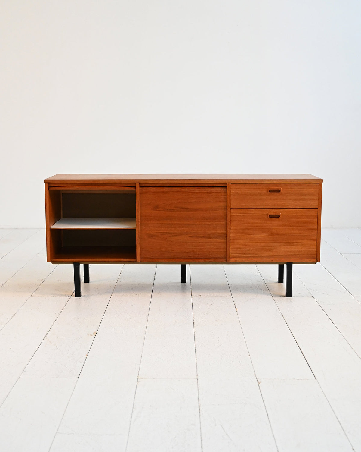 Sideboard scandinavo in teak con ante a serranda, anni ’60