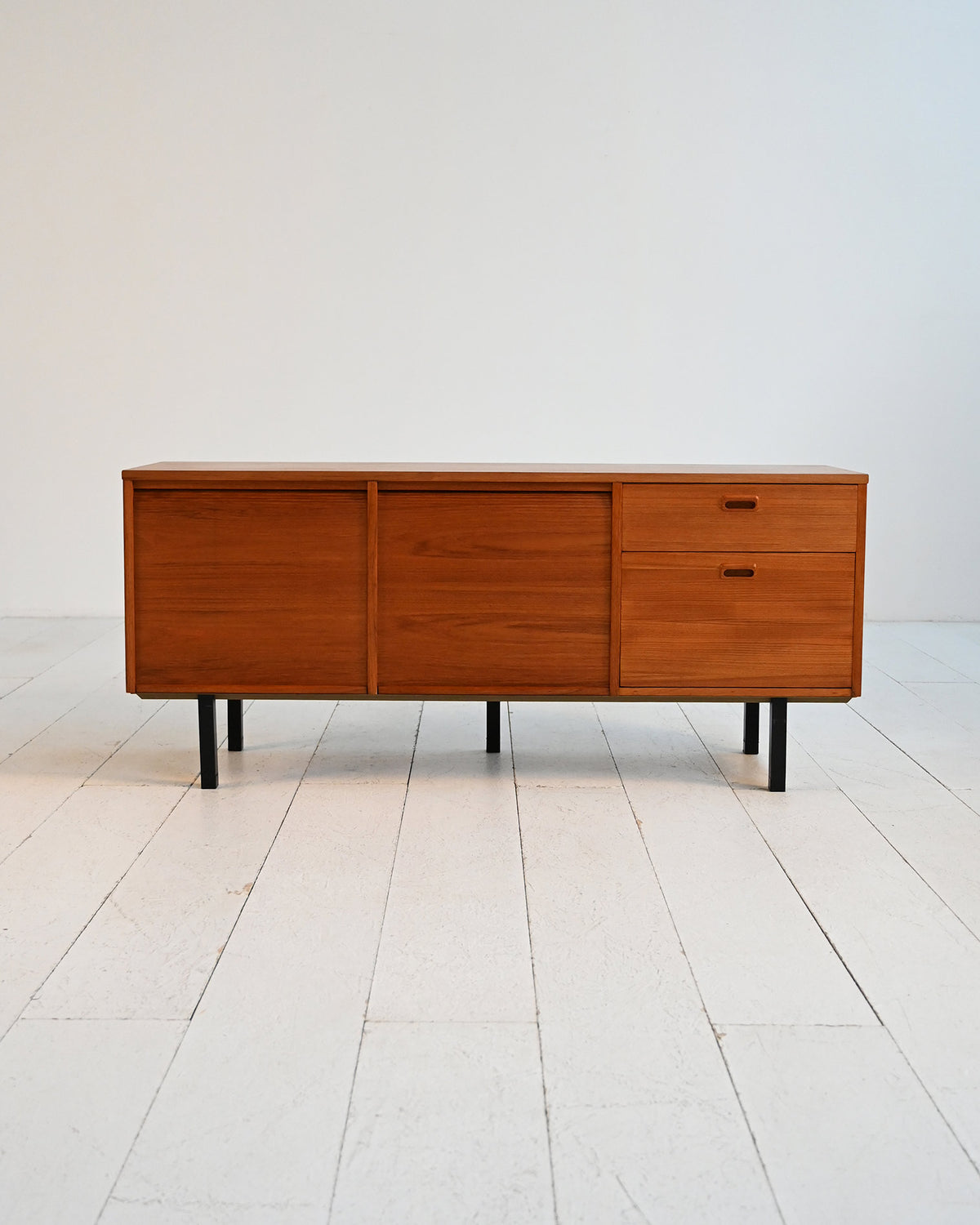 Sideboard scandinavo in teak con ante a serranda, anni ’60