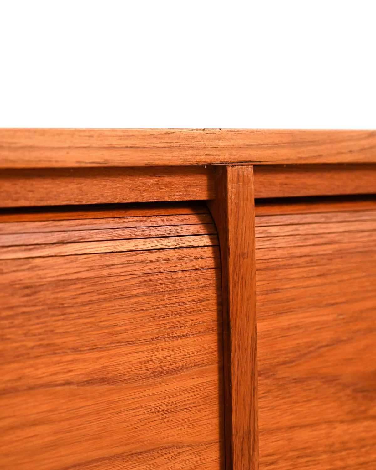 Sideboard scandinavo in teak con ante a serranda, anni ’60