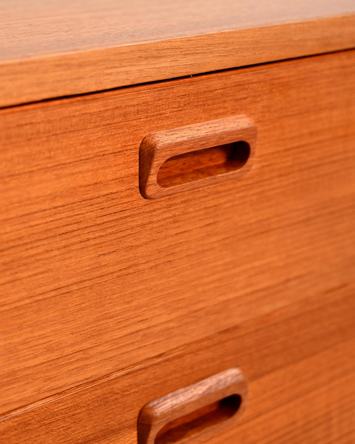 Sideboard scandinavo in teak con ante a serranda, anni ’60