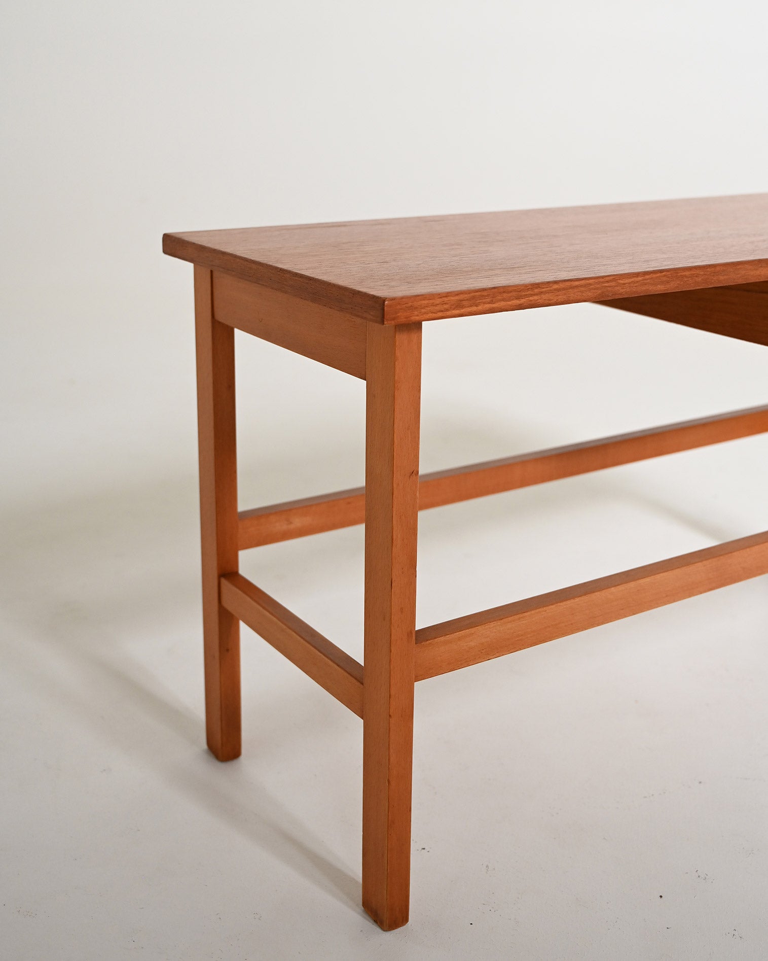 Tavolino scandinavo con cassetto, anni '60