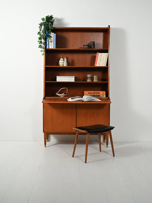 Libreria vintage di Bodafors con scrittoio estraibile