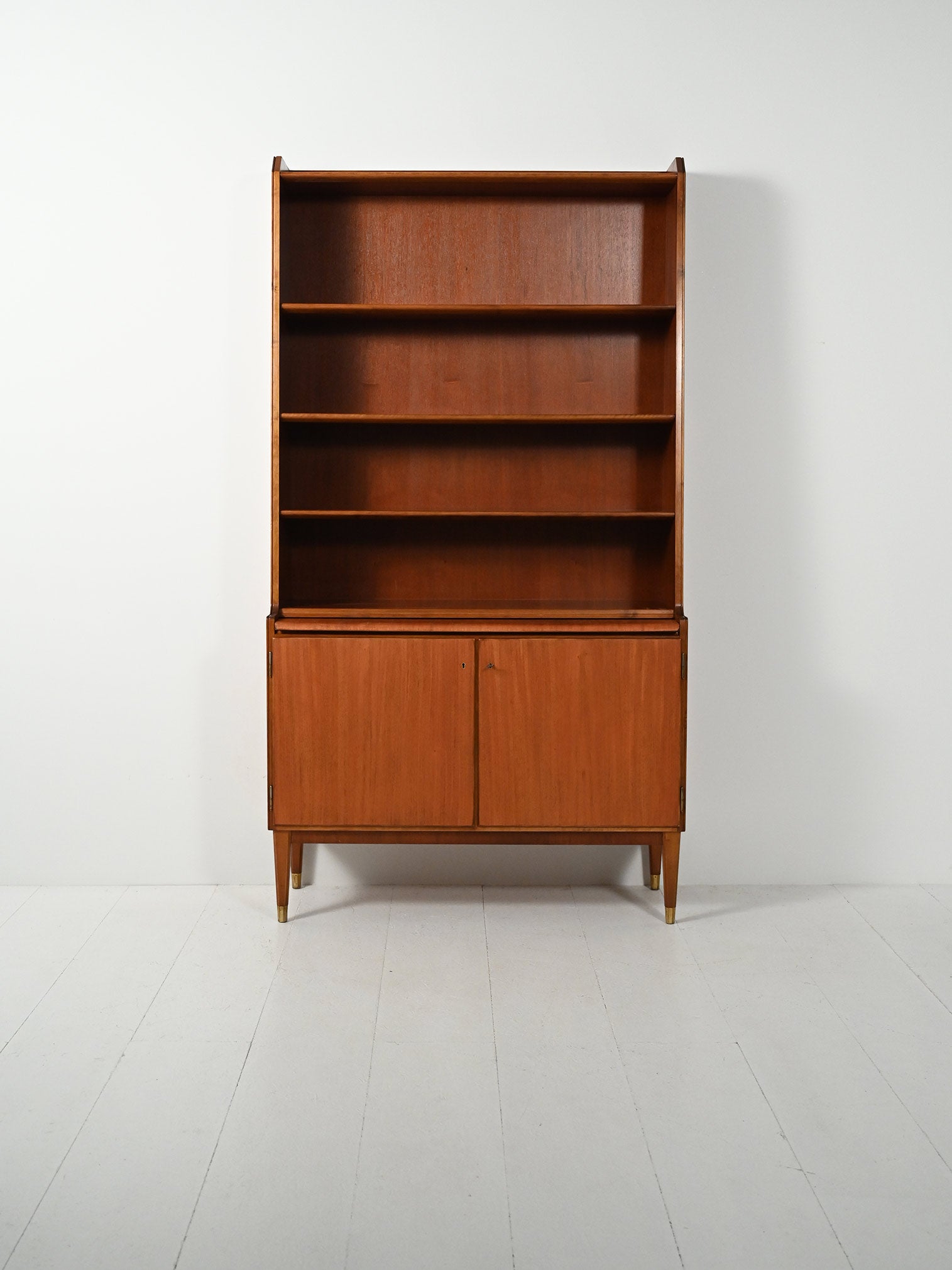 Libreria vintage di Bodafors con scrittoio estraibile 1
