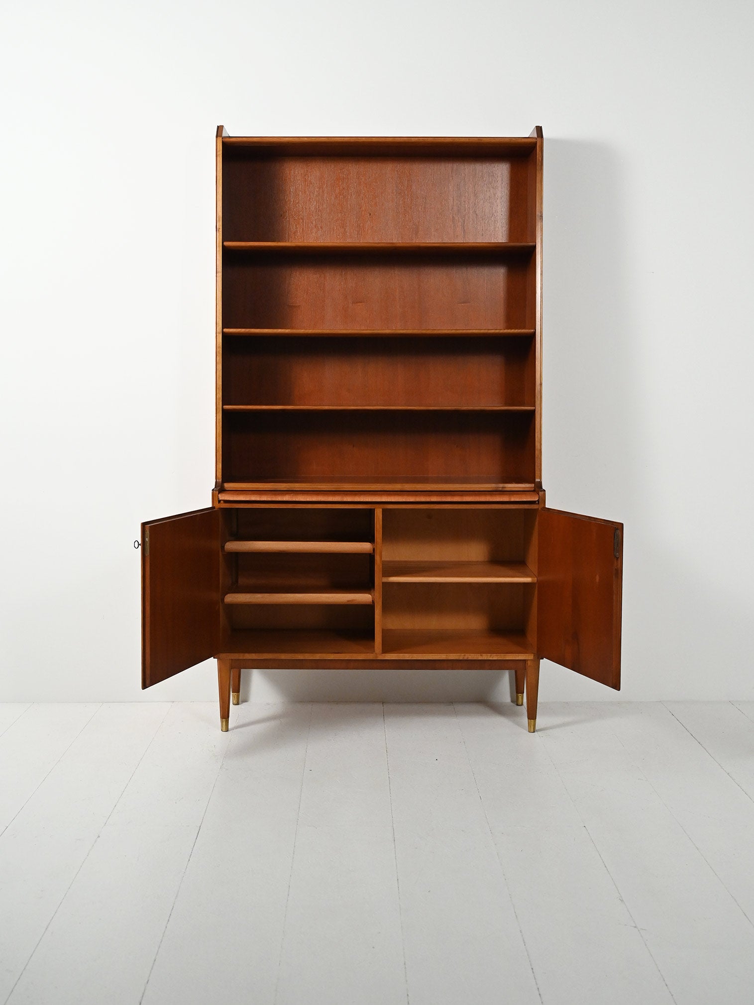 Libreria vintage di Bodafors con scrittoio estraibile 2
