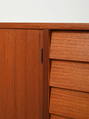 Sideboard scandinavo con cassetti a tegola anni 50 7