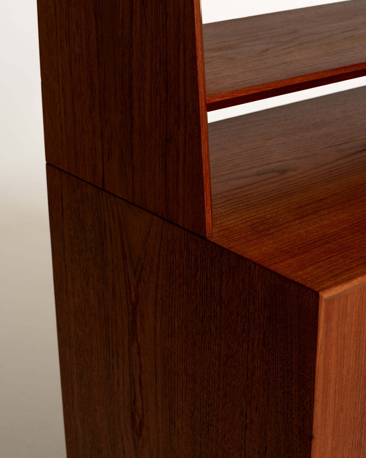 Libreria scandinava vintage in teak con mobile contenitore