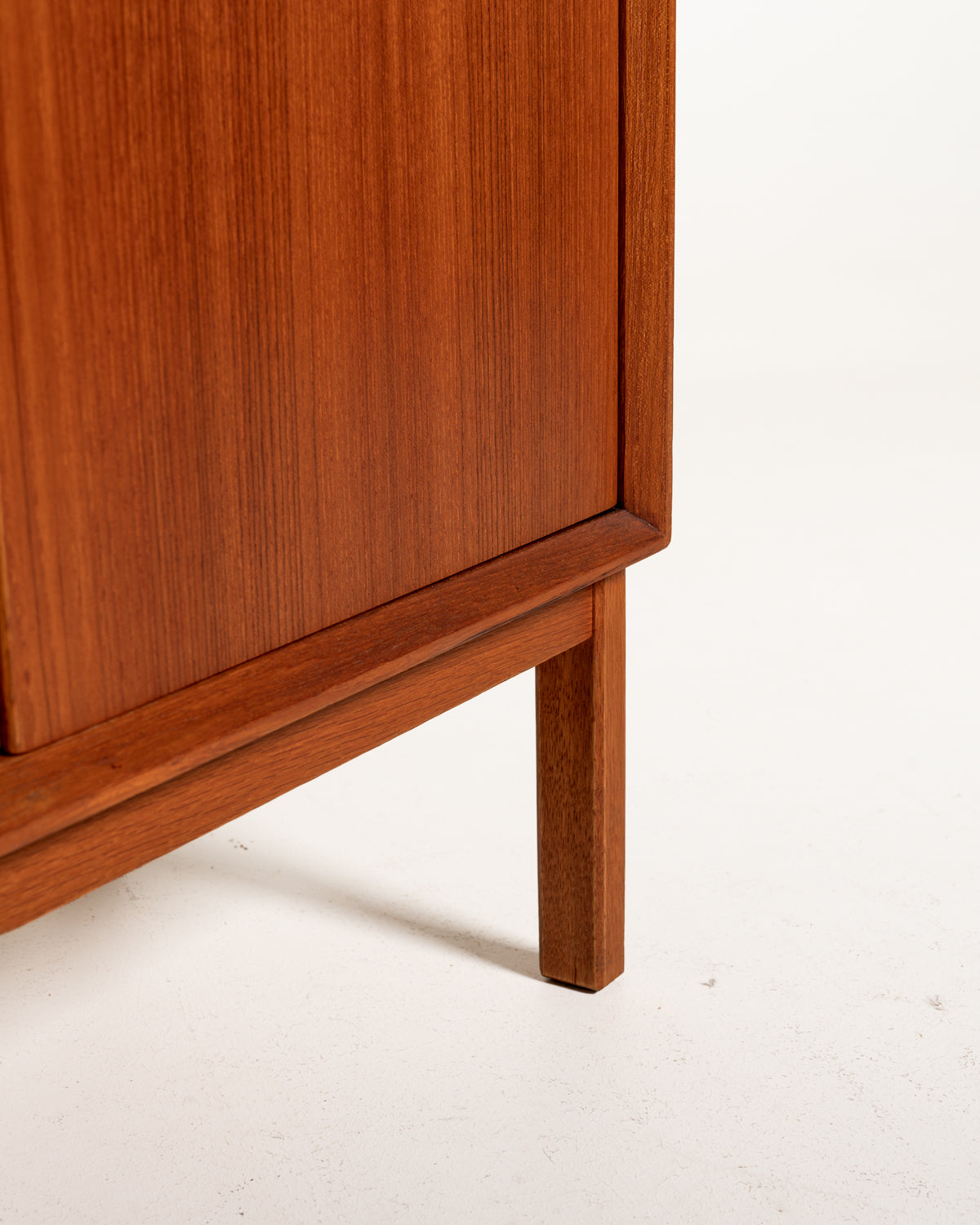 Libreria scandinava vintage in teak con mobile contenitore