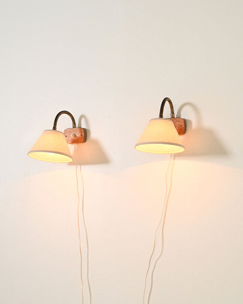 Coppia di applique in legno e ottone scandinave, anni '50