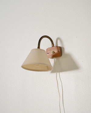 Coppia di applique in legno e ottone scandinave, anni '50