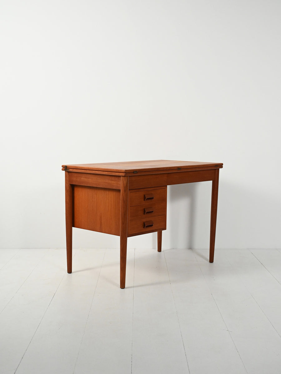 Scrivania scandinava di Børge Mogensen con piano “flip-top”