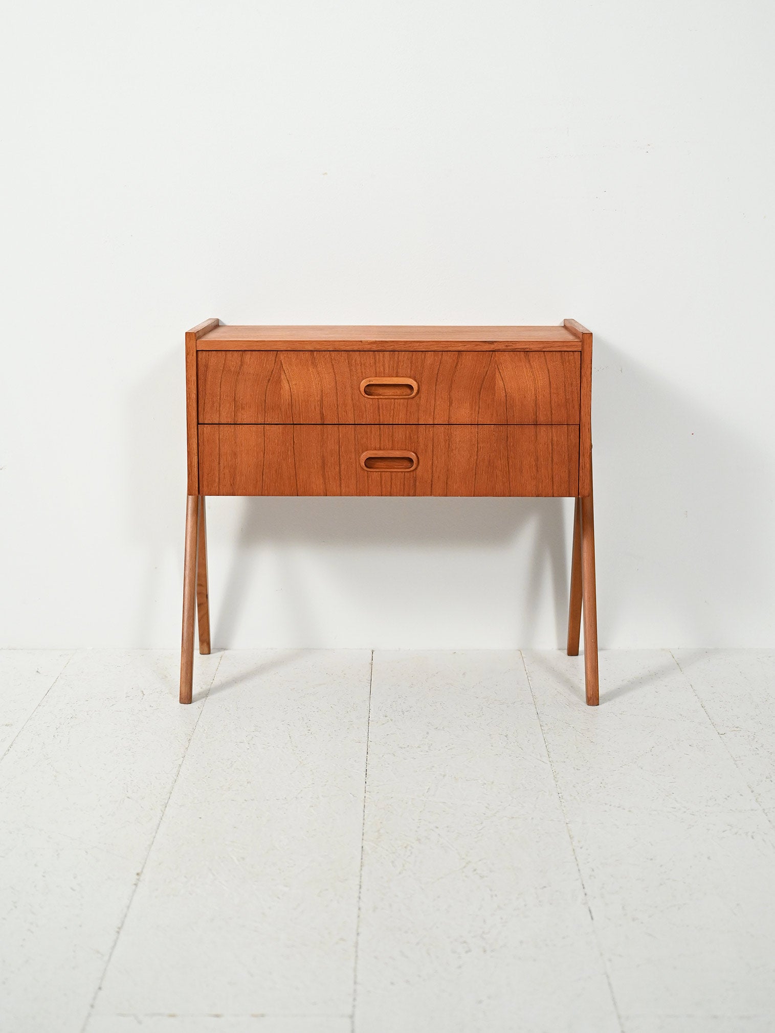 Comodino scandinavo in teak con due cassetti, anni Sessanta 1