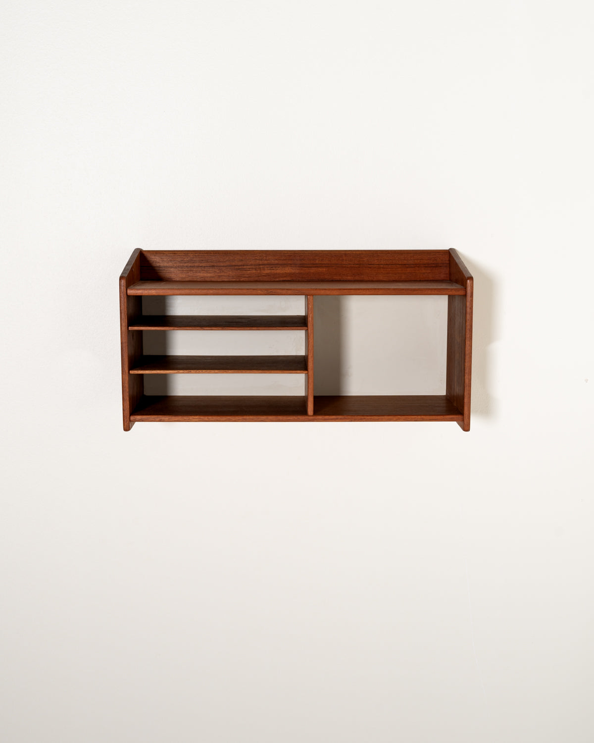 Mensola scandinava in teak, anni ’50/’60
