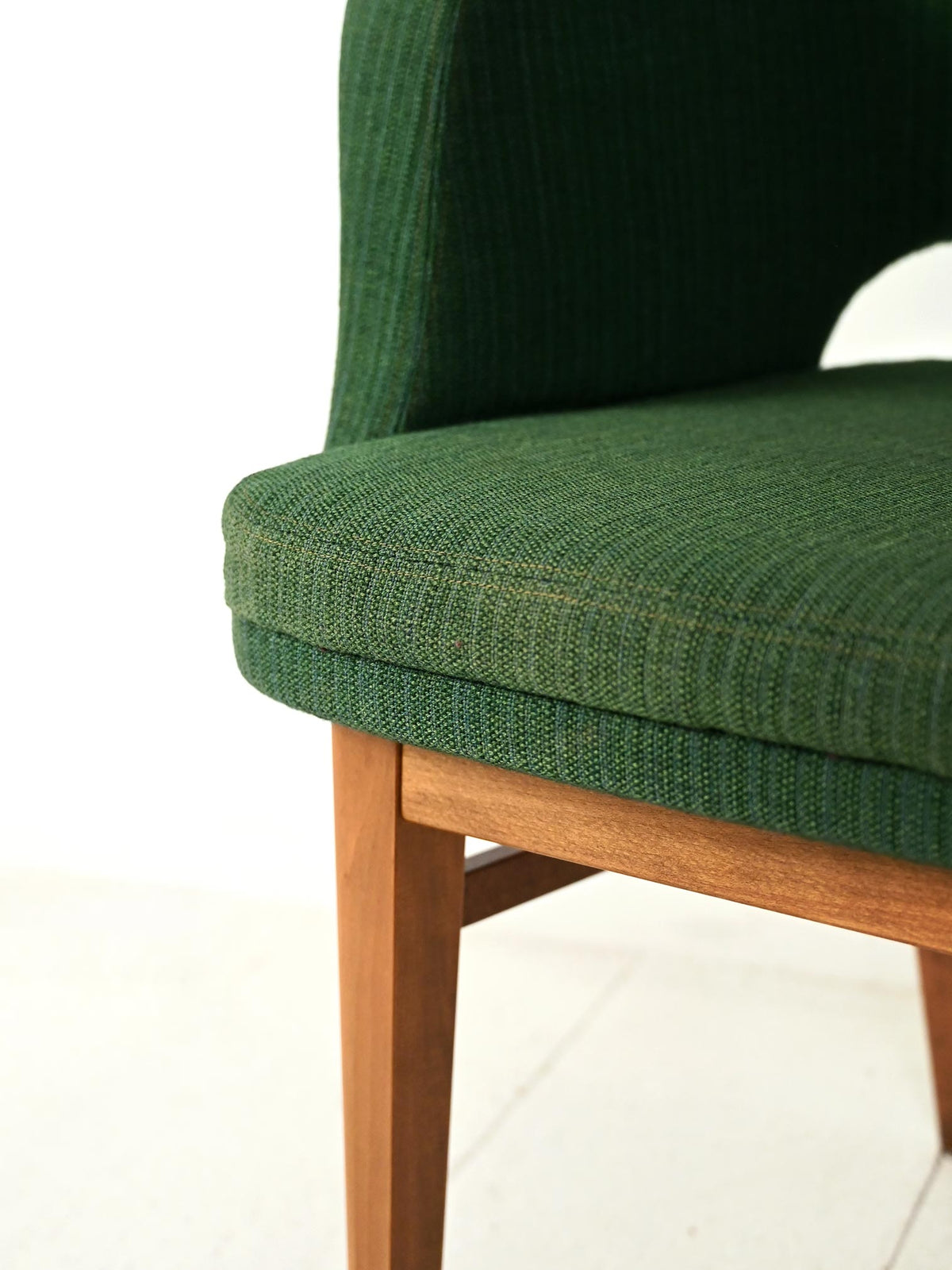 Poltroncina Oslosund di Kinnarps verde foresta anni ’50