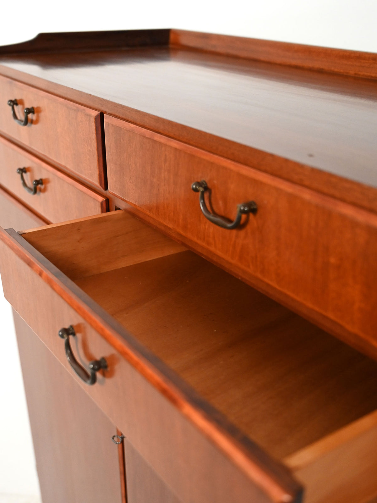 Cabinet scandinavo in mogano anni 50
