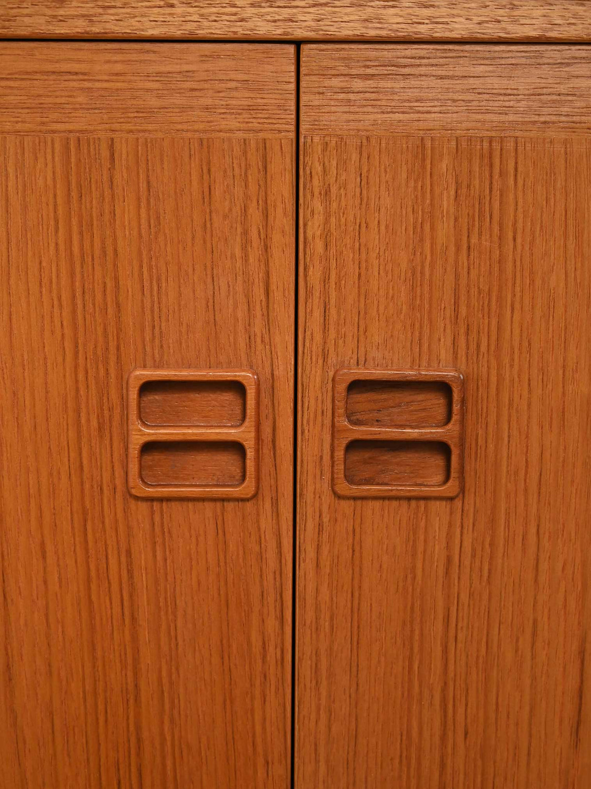 Cabinet scandinavo anni ’60 in teak