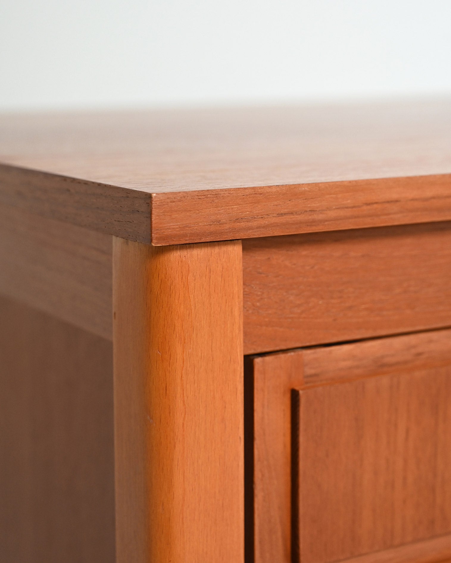 Scrivania scandinava in teak con cassetti mobili, anni '60