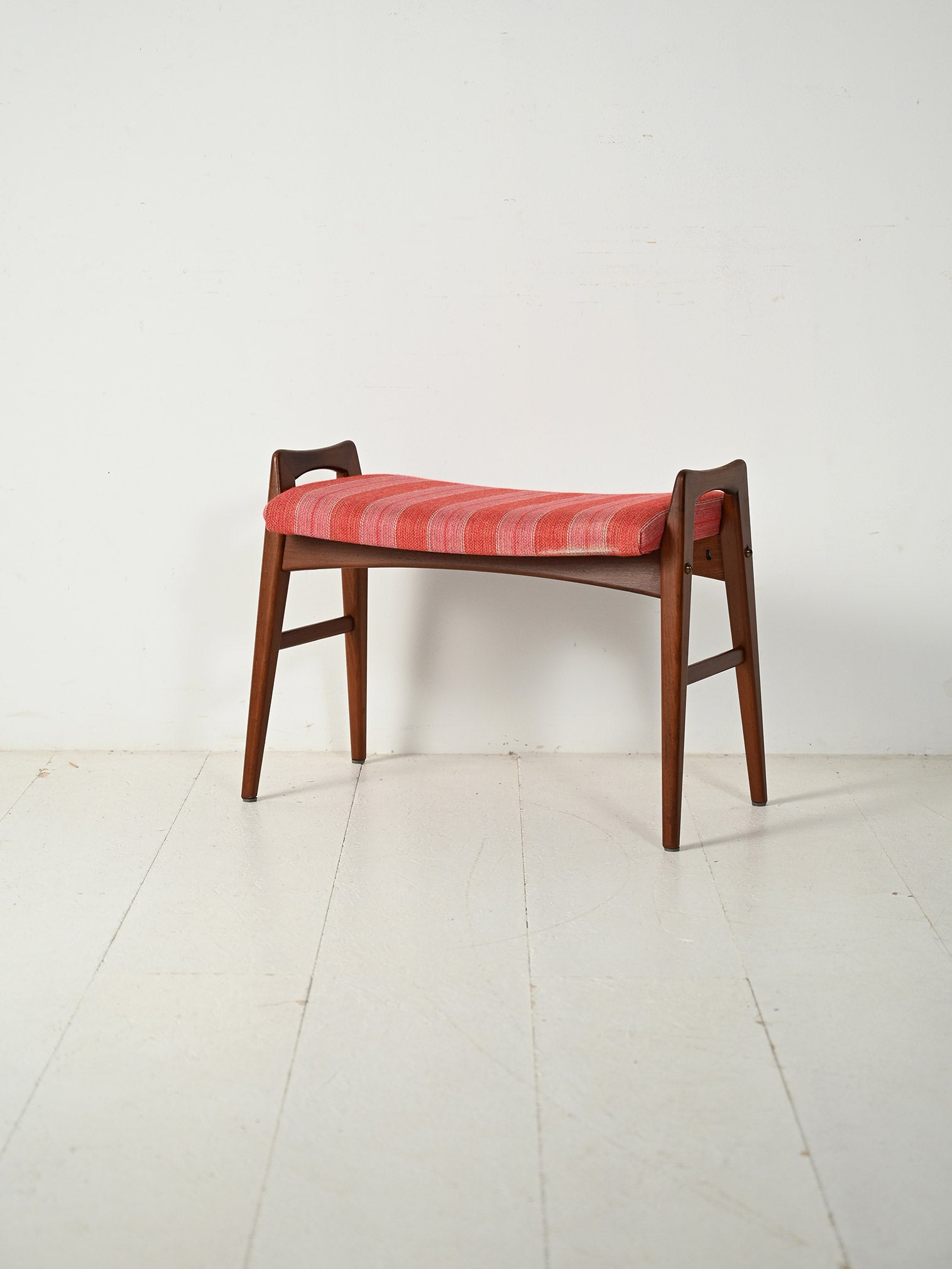 Sgabello scandinavo in teak di Svante Skogh