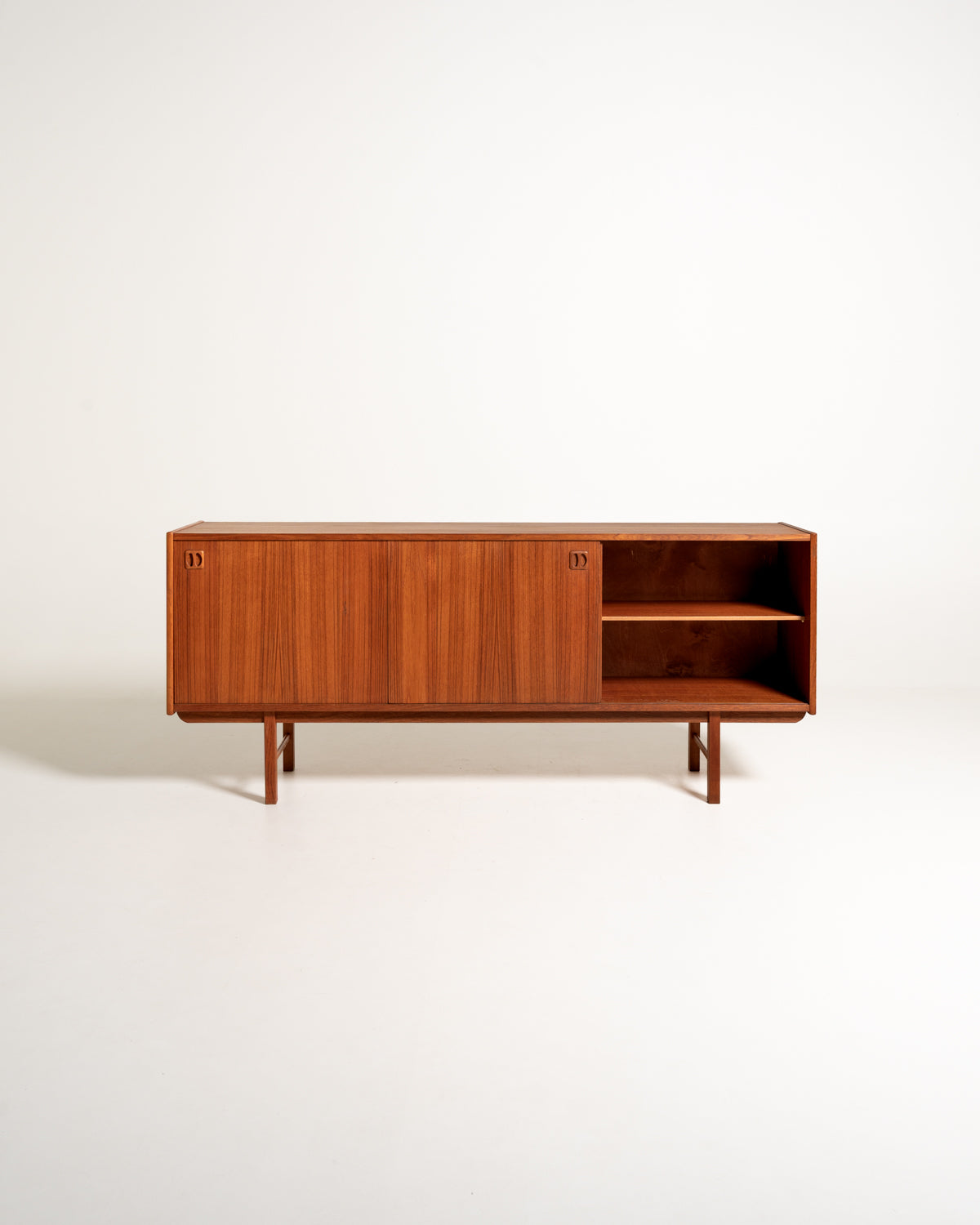 Sideboard modello “Korsör” scandinavo in teak anni ’60